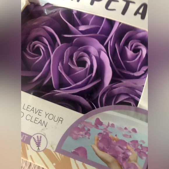 Brand new in box bath soap petals lavender rose - Picture 2 of 6